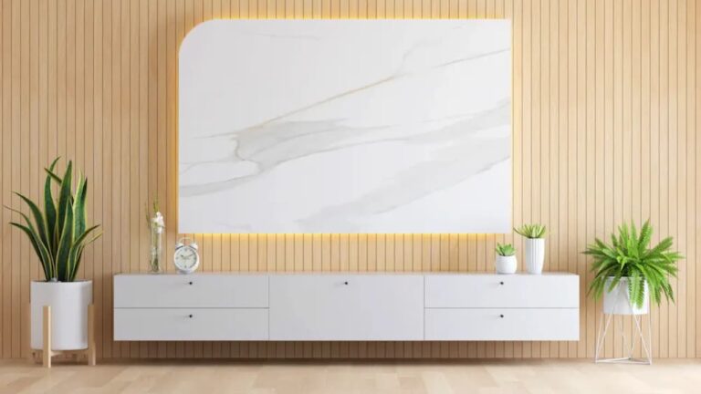 Imagem de uma sala com painel