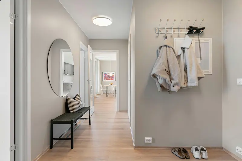 apartamento com cabideiro de parede