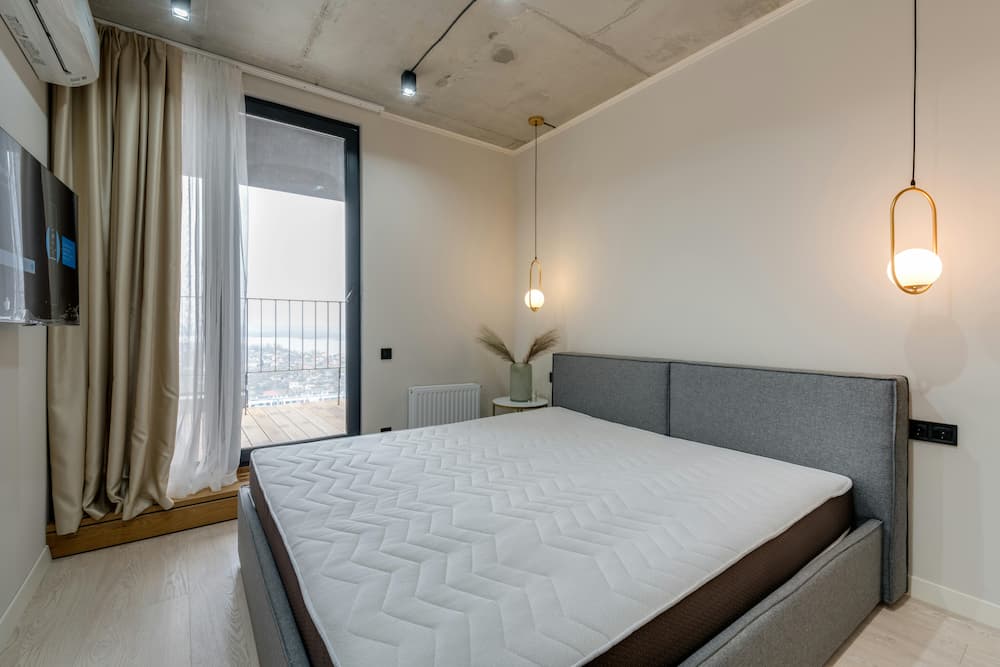 foto de um quarto com colchão