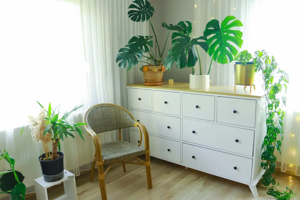 cômoda grande em quarto